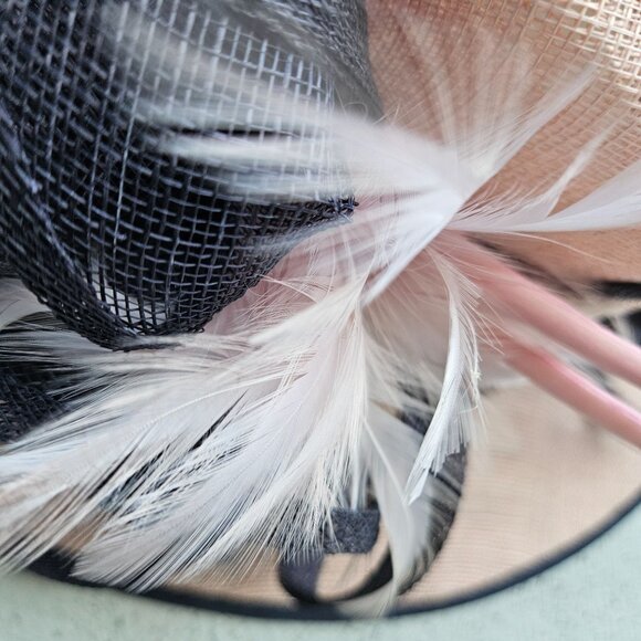 Y2K Cappelli Condici Pink Black Wide Brim Fascinator Hat Feathers L XL 25–26" - Picture 12 of 12